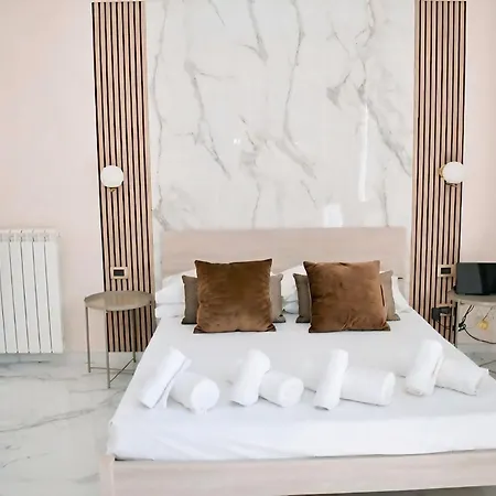 Home Holiday Rome - 600 M A Piedi Dal Colosseo-2